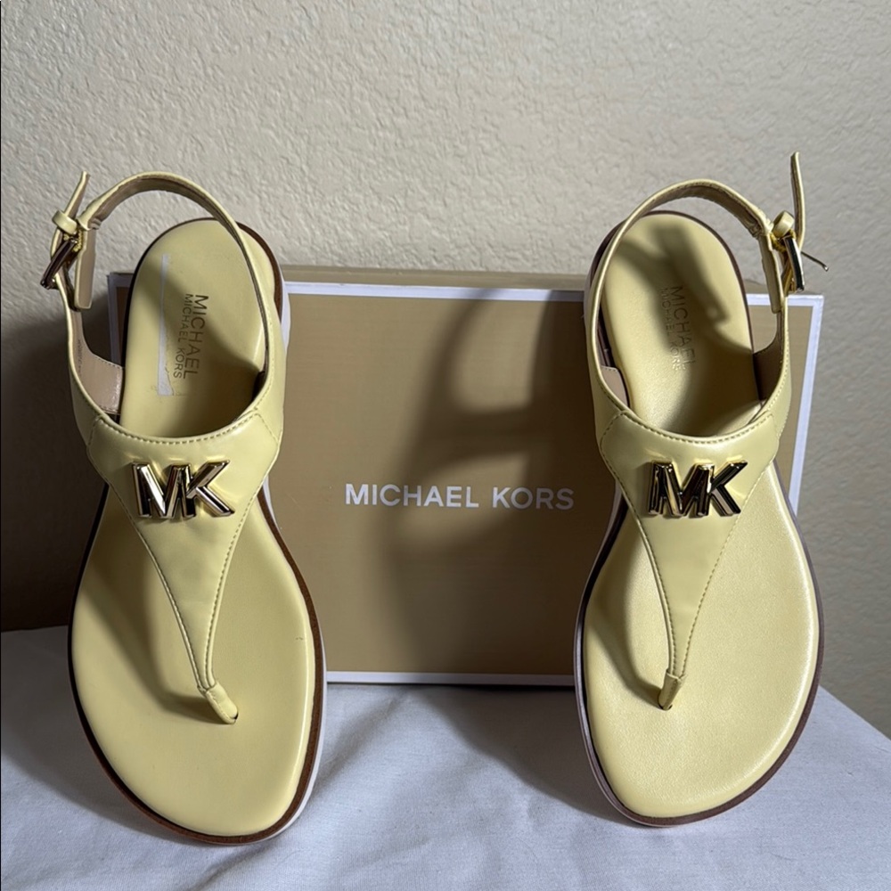 Michael Kors Lemon Sandals with MK Logo Jilly flat